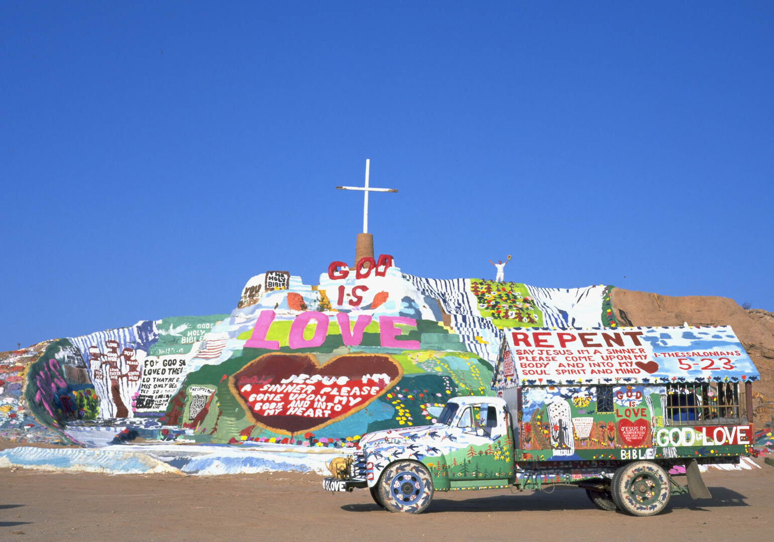 Salvation Mountain Leonard Knight - video still